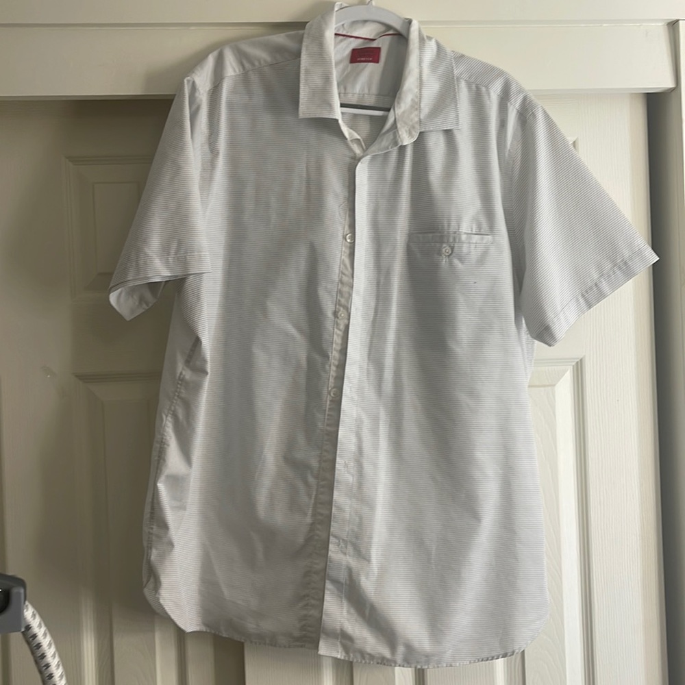 Men’s alfani short sleeve white with light gray stripes beautiful button pocket